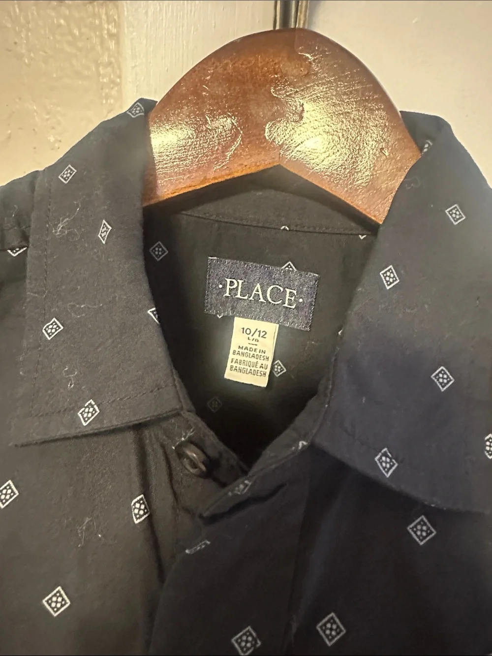 The Children's Place Black Button-Down Shirt with Small Diamond Print